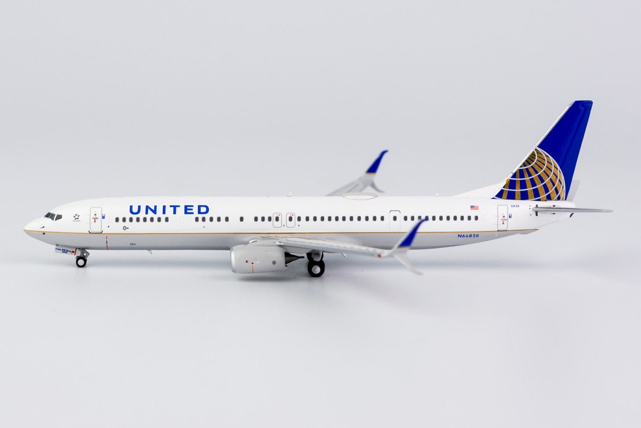 NG Models 79008 1:400 United Airlines 737 - 900ER/w N66828 (CO - UA merged livery; with scimitar winglets)