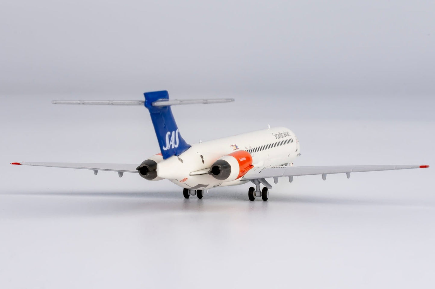 NG Models 84002 1:400 Scandinavian Airlines - SAS MD - 87 (DC - 9 - 87) LN - RMU (name "Grim Viking")