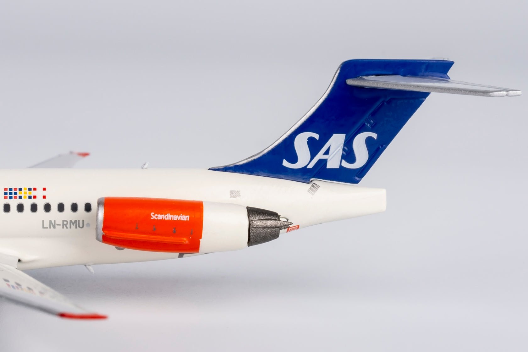 NG Models 84002 1:400 Scandinavian Airlines - SAS MD - 87 (DC - 9 - 87) LN - RMU (name "Grim Viking")