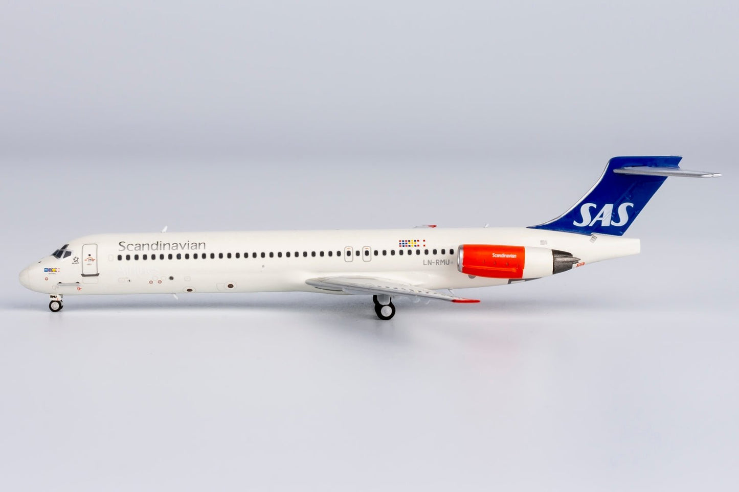 NG Models 84002 1:400 Scandinavian Airlines - SAS MD - 87 (DC - 9 - 87) LN - RMU (name "Grim Viking")