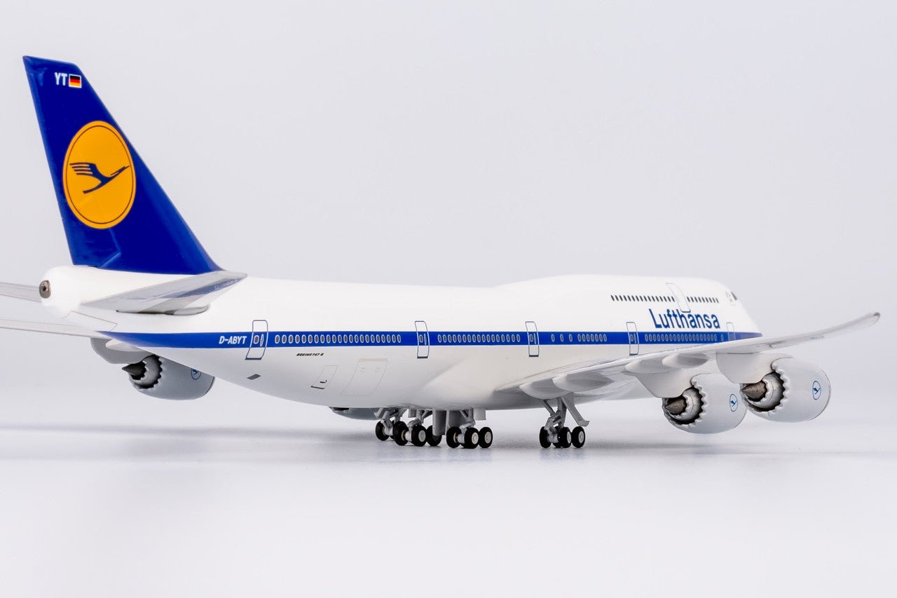 NG Models DLH021 1:400 Lufthansa 747 - 8 D - ABYT Retro colors