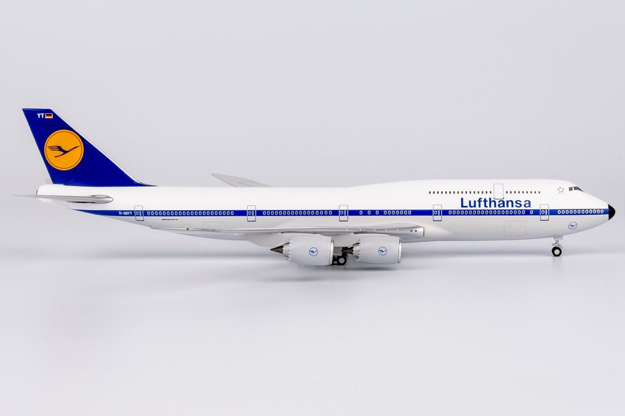 NG Models DLH021 1:400 Lufthansa 747 - 8 D - ABYT Retro colors
