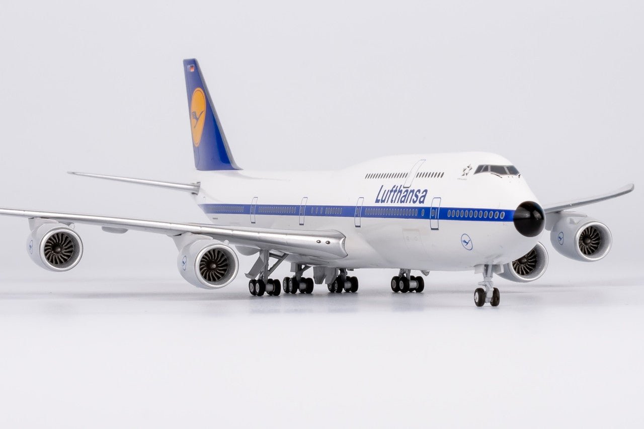 NG Models DLH021 1:400 Lufthansa 747 - 8 D - ABYT Retro colors