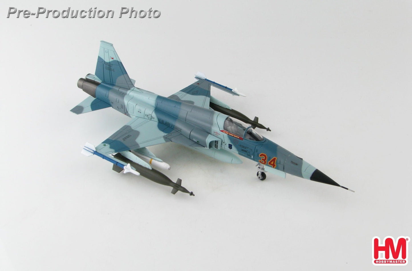 +NP Hobby Master HA3337 1:72 F - 5E Tiger II "Grape" 74 - 1534, 527th Aggressor Sqn., Alconbury AB, England 1976 - 1988