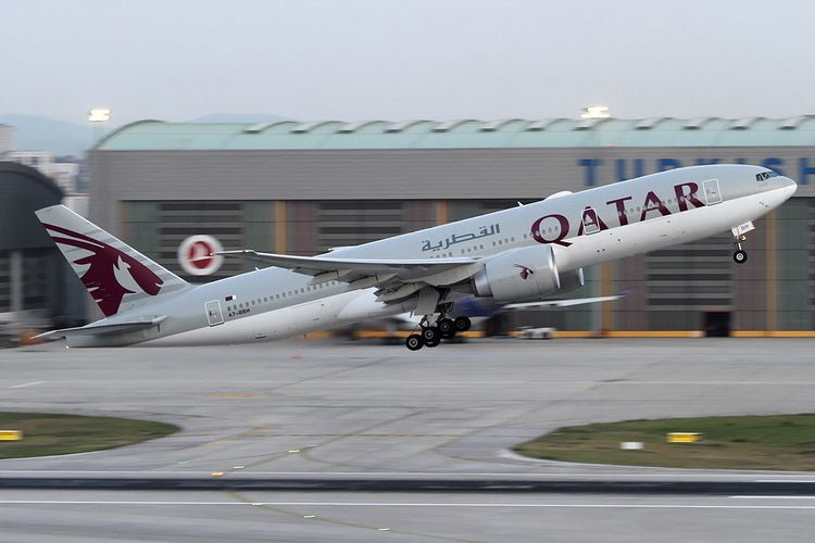 Phoenix 04548 1:400 Qatar Airways Boeing 777 - 200LR