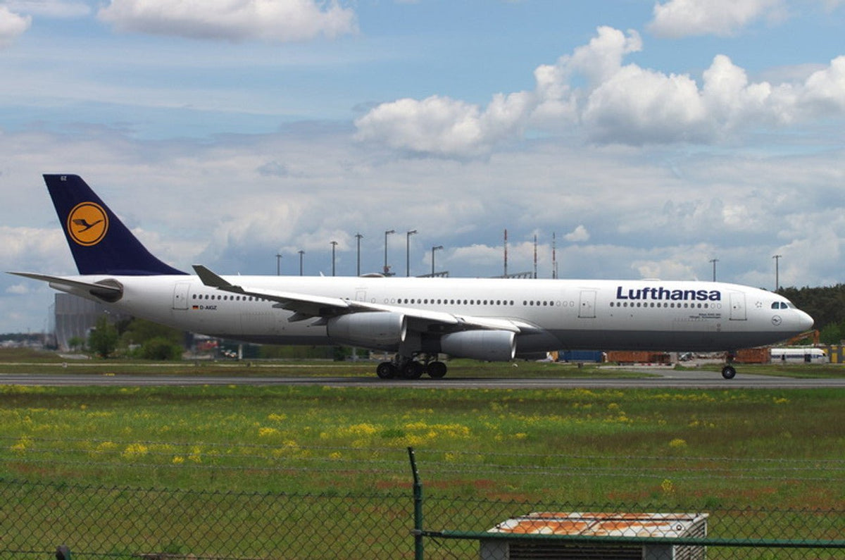 Phoenix Models 04579 1:400 Lufthansa Airbus A340 - 300 D - AIGZ