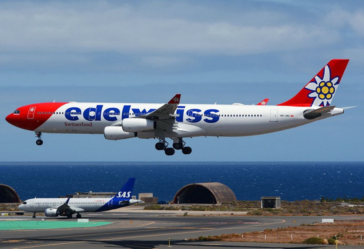 Phoenix Models 11887 1:400 Edelweiss Air A340 - 300 HB - JMC