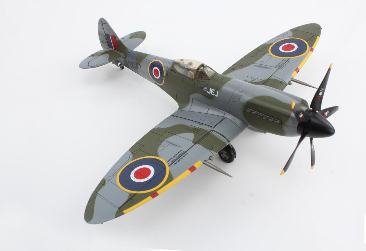 Hobby Master HA7114 1:48 Spitfire XIV MV257 Capt J. E. Johnson