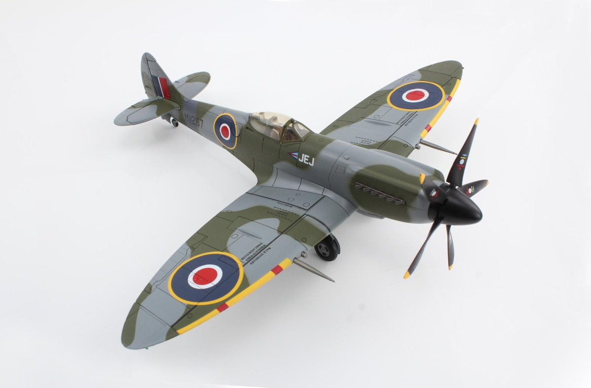 Hobby Master HA7114 1:48 Spitfire XIV MV257 Capt J. E. Johnson
