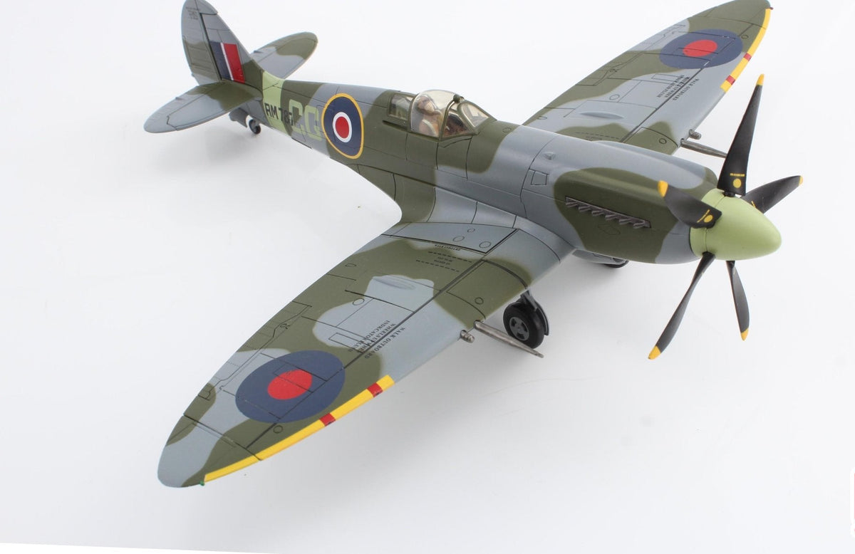 Hobby Master HA7115 1:48 Spitfire XIV RM787/CG Wg CDR. Colin Gray