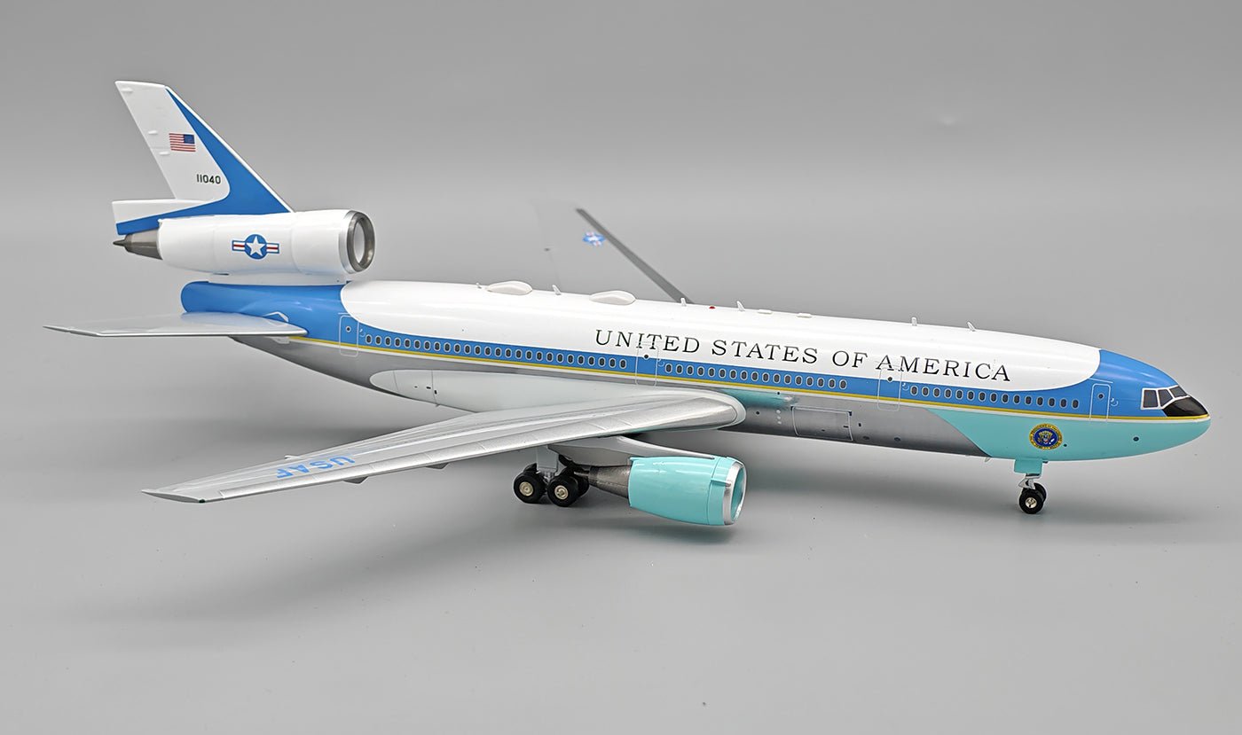 Pre - Order B - Models B - 104 - USAF - P 1:200 AIR FORCE ONE DC10 - 40