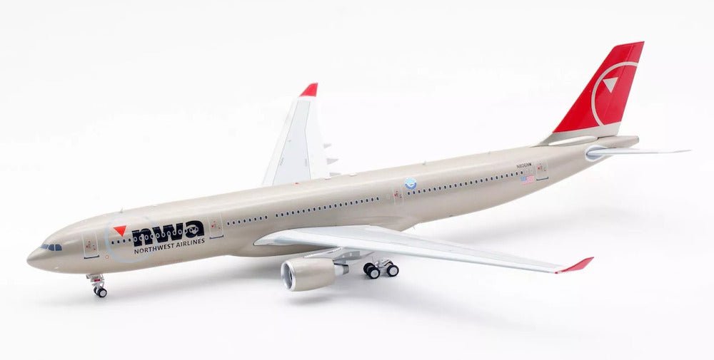 B - Models B - 333 - 806NW 1:200 Northwest Airlines Airbus A330 - 323 N806NW