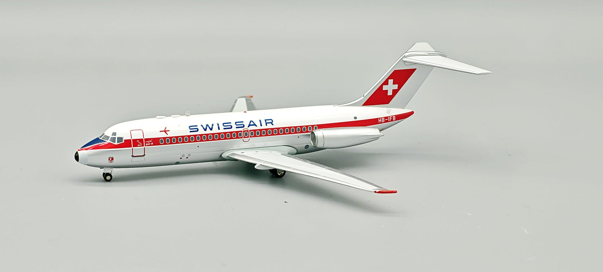 Pre - Order B - Models B - 915 - SW - IFB 1:200 SWISSAIR DC - 9 - 15 HB - IFB