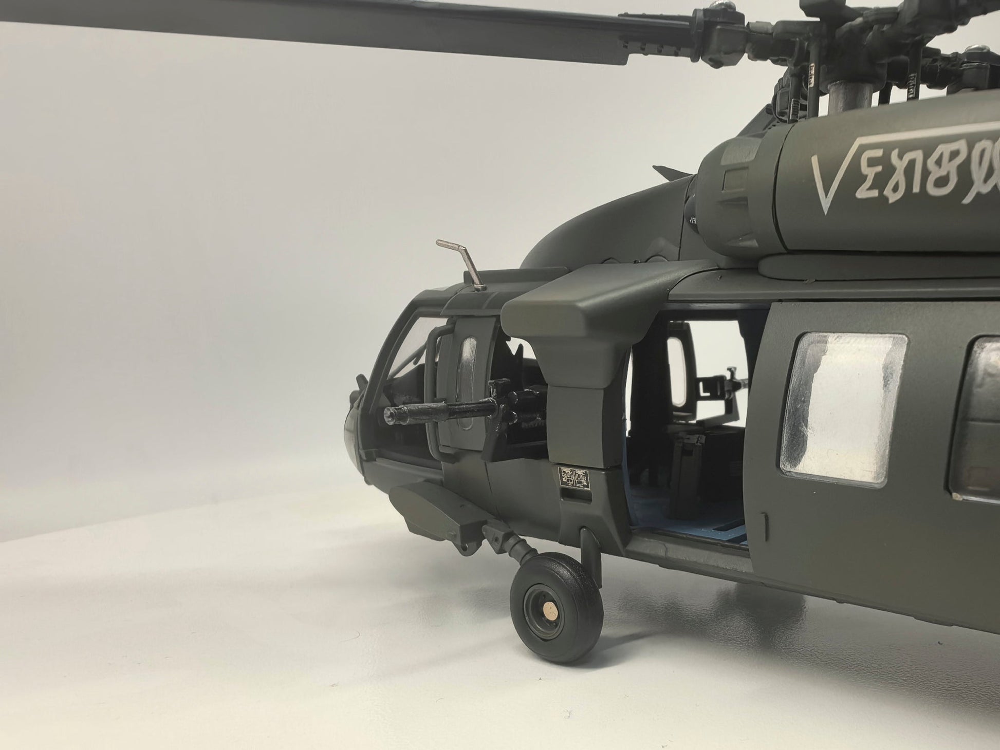 Pre - Order Bless Wing BW - ZJ08 - 01 1:48 MH - 60L Black Hawk – 160th Special Operations Aviation Regiment (SOAR), U.S. Army, Battle of Mogadishu (Black Hawk Down Incident), Operation Gothic Serpent, Somalia, 1993