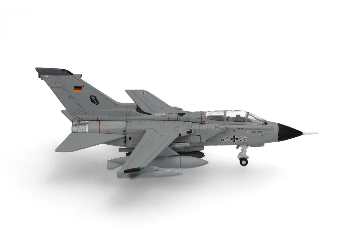 Pre - Order Herpa Wings 573580 1:200 Luftwaffe Panavia Tornado IDS TaktLwG 33, Büchel 46+22
