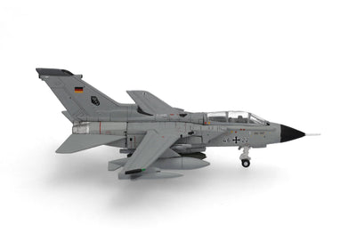 Pre - Order Herpa Wings 573580 1:200 Luftwaffe Panavia Tornado IDS TaktLwG 33, Büchel 46+22