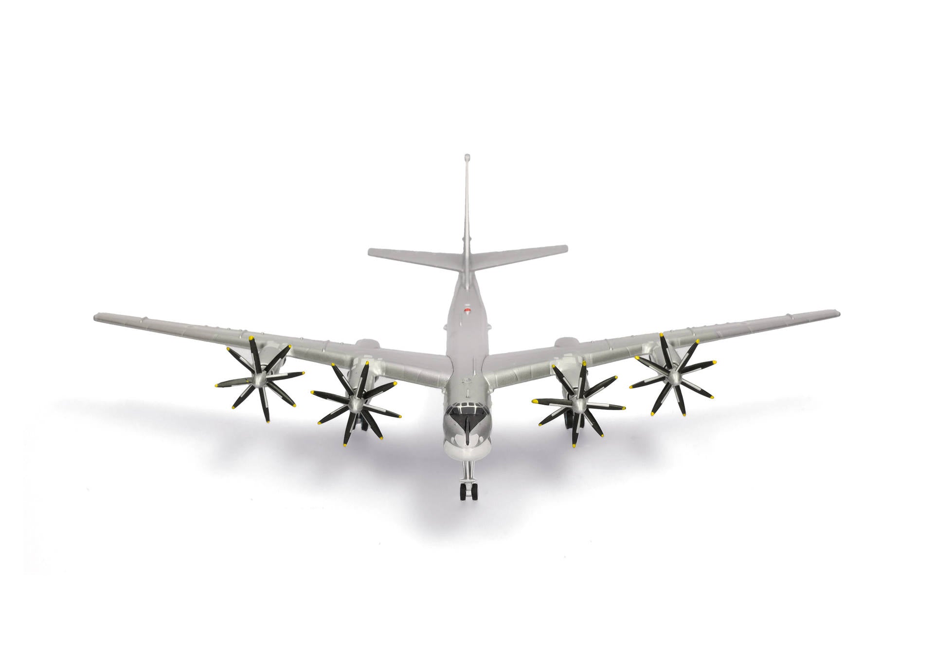 Pre - Order Herpa Wings 573832 1:200 Soviet Air Forces Tupolev TU - 95MS Bear 1226th Heavy Bomber Aviation Regiment