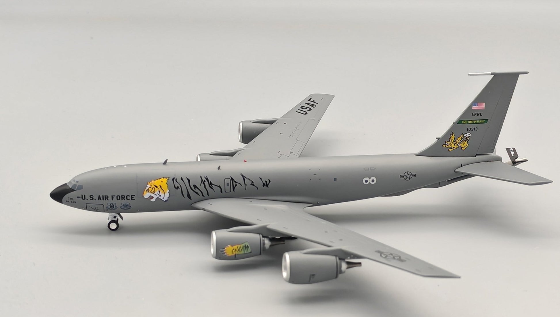 Pre-Order InFlight200 IF135USAF313 1:200 USA - Air Force Boeing KC-135R 10313