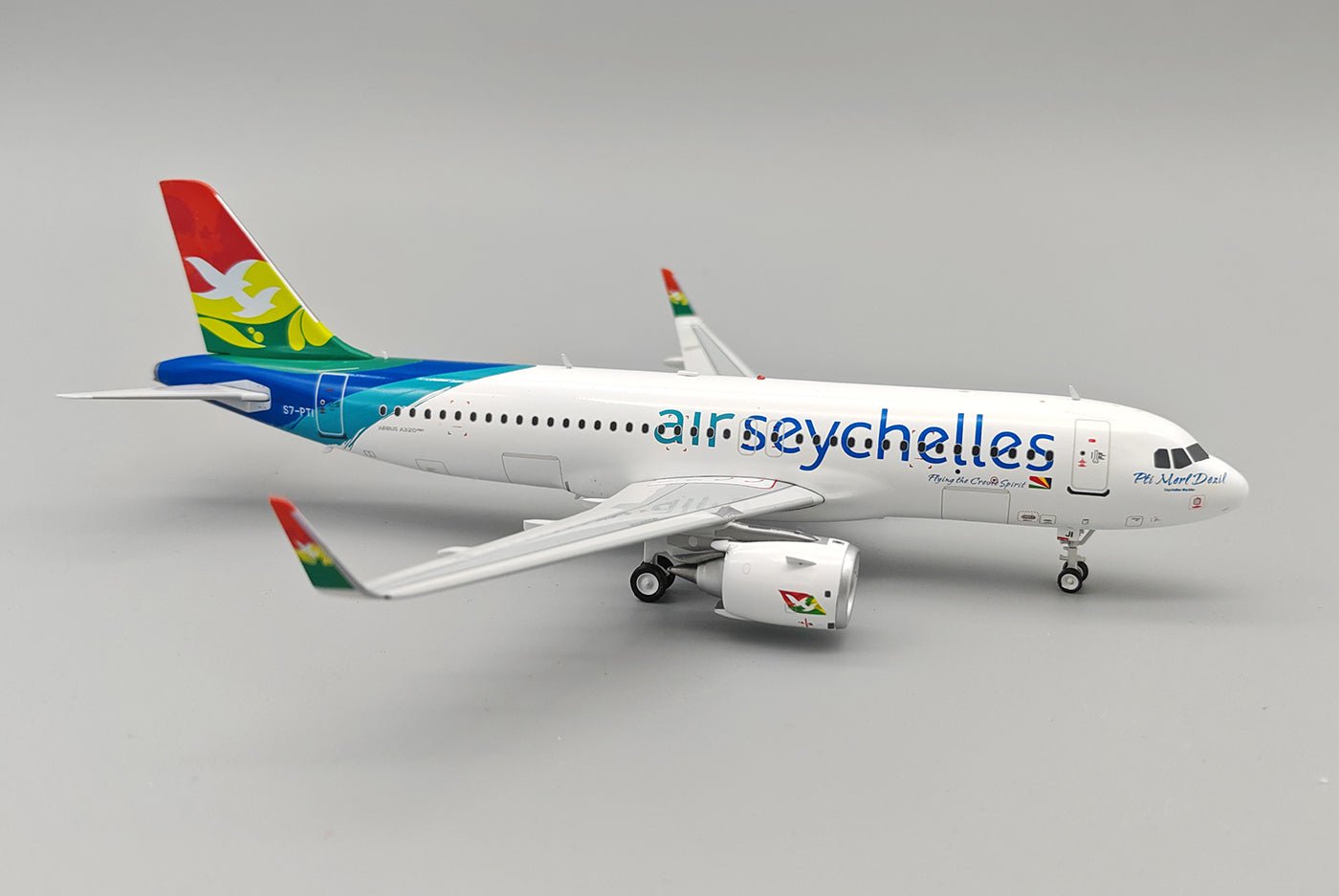 InFlight200 IF3200725 1:200 Air Seychelles Airbus A320-251 – MTS