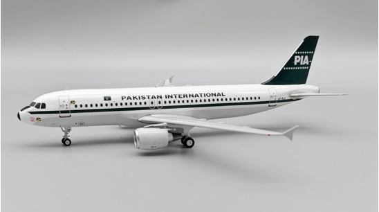 Pre - Order InFlight200 IF320PK0824 & IF772PK1125 1:200 Pakistan International Airlines A320 & 777 Two Model Set