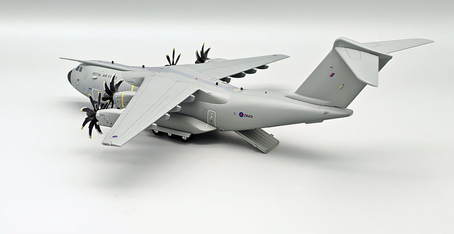 Pre-Order InFlight200 IF400RAF0526 1:200 Royal Air Force Airbus A400M Atlas ZM401