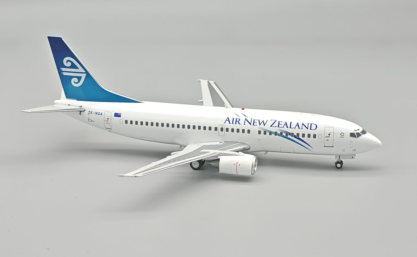 Pre - Order InFlight200 IF733NZ0624 1:200 Air New Zealand Boeing 737 - 33R ZK - NGA