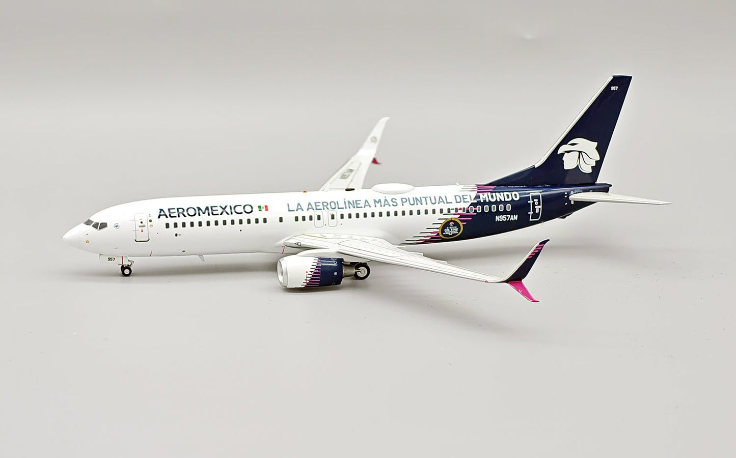 Pre - Order InFlight200 IF738AM0625C 1:200 AeroMexico Boeing 737 - 852 N957AM
