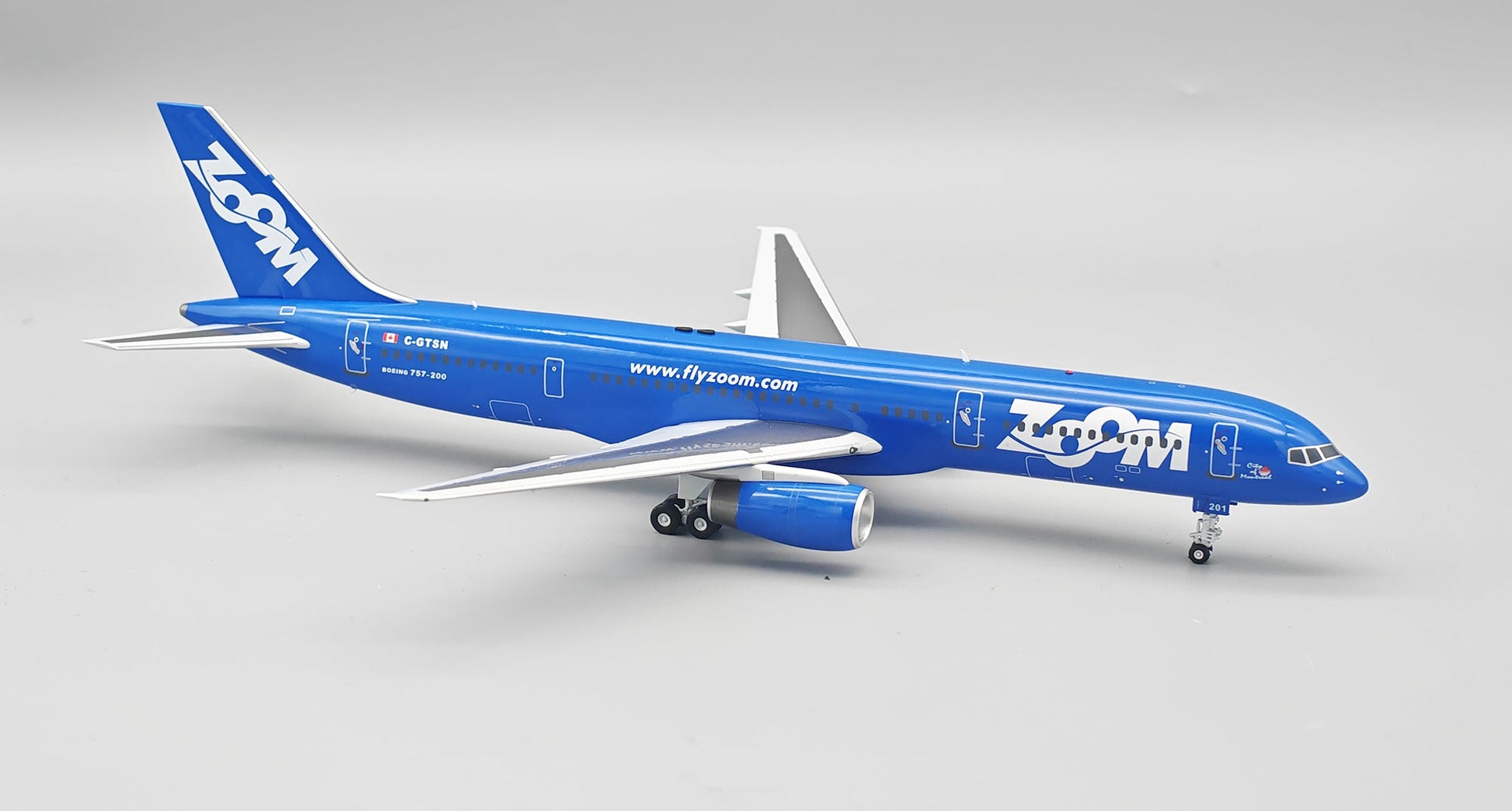 Pre - Order InFlight200 IF752Z40326 1:200 Zoom Airlines Boeing 757 - 28A Reg.: C - GTSN