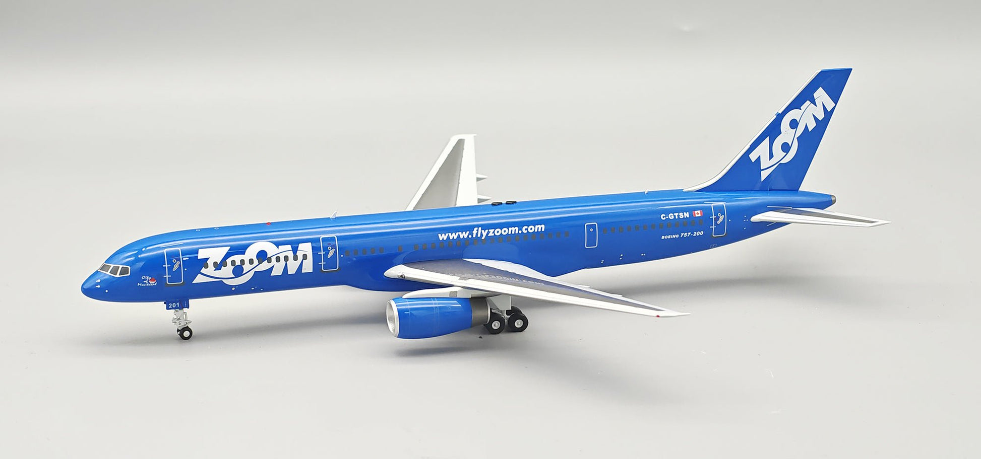 Pre - Order InFlight200 IF752Z40326 1:200 Zoom Airlines Boeing 757 - 28A Reg.: C - GTSN
