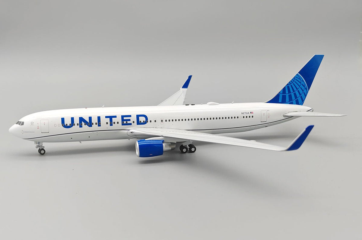 Pre - Order InFlight200 IF763UA0425 1:200 UNITED 767 - 300 N671UA