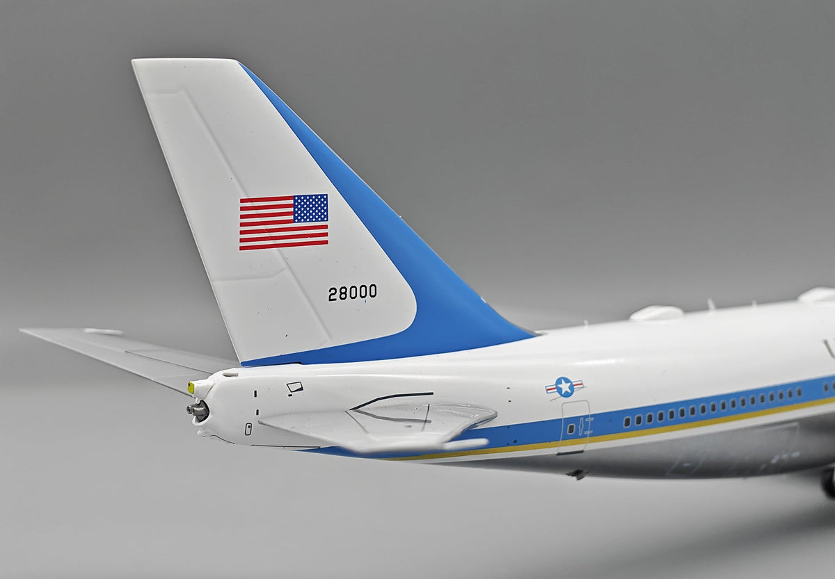Pre-Order InFlight200 IFVC25A1126P 1:200 28000 USAF VC-25A Includes a Collectors’ Coin