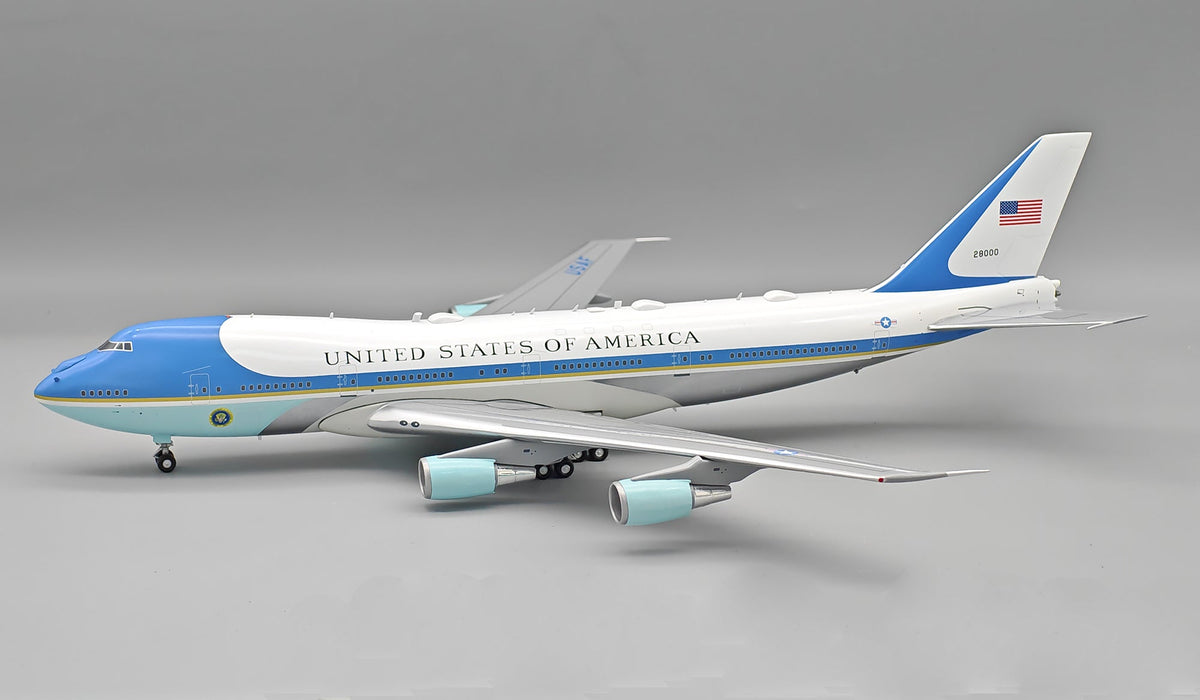 Pre-Order InFlight200 IFVC25A1126P 1:200 28000 USAF VC-25A Includes a Collectors’ Coin