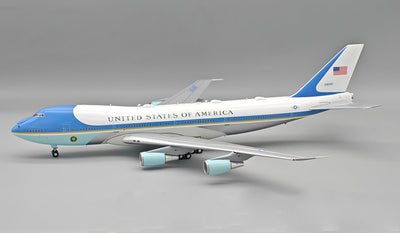 Pre-Order InFlight200 IFVC25A1126P 1:200 28000 USAF VC-25A Includes a Collectors’ Coin