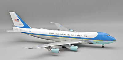 Pre-Order InFlight200 IFVC25A1126P 1:200 28000 USAF VC-25A Includes a Collectors’ Coin