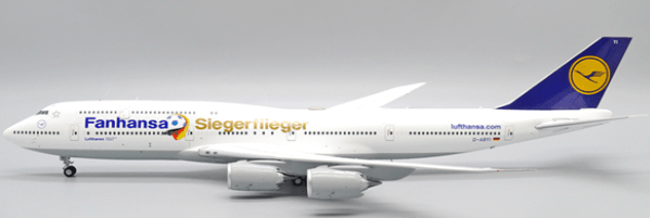 Pre - Order JC Wings EW2748004 1:200 Lufthansa Boeing 747 - 8 "Fanhansa Siegerflieger" Reg: D - ABYI
