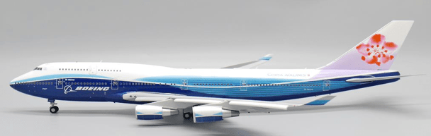 Pre - Order JC Wings XX20094A 1:200 China Airlines Boeing 747 - 400 "Dreamliner" Reg: B - 18210 "Flaps Down"