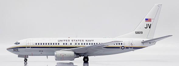 Pre - Order JC Wings XX20279A 1:200 US Navy Boeing C - 40A Clipper "Flaps Down" 165829