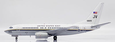 Pre - Order JC Wings XX20279A 1:200 US Navy Boeing C - 40A Clipper "Flaps Down" 165829