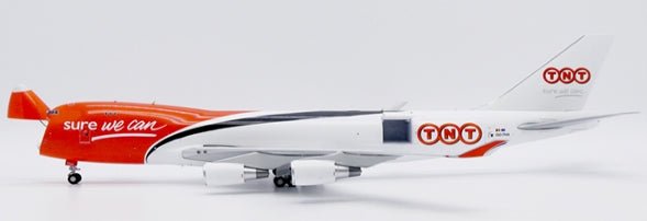 Pre-Order JC Wings XX20305C 1:200 TNT Boeing 747-400F "White Nose""Interactive Series" Reg: OO-THA