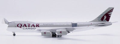 Pre - Order JC Wings XX40161C 1:400 Qatar Airways Cargo Boeing 747 - 8F "Interactive Series" Reg: A7 - BGB