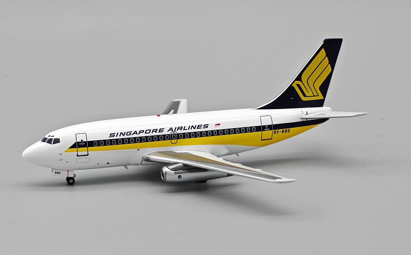 Pre - Order JFox JF - 737 - 1 - 003 1:200 737 - 112 Singapore Airlines 9V - BBE