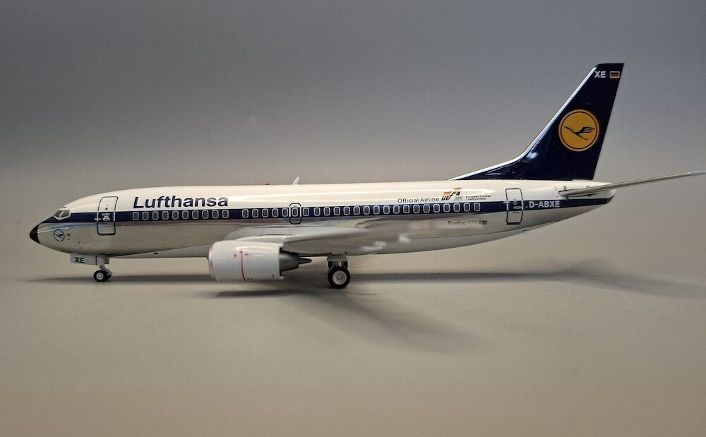 Pre - Order JFox JF - 737 - 3 - 001P 1:200 737 - 300 Lufthansa UEFA DABXE