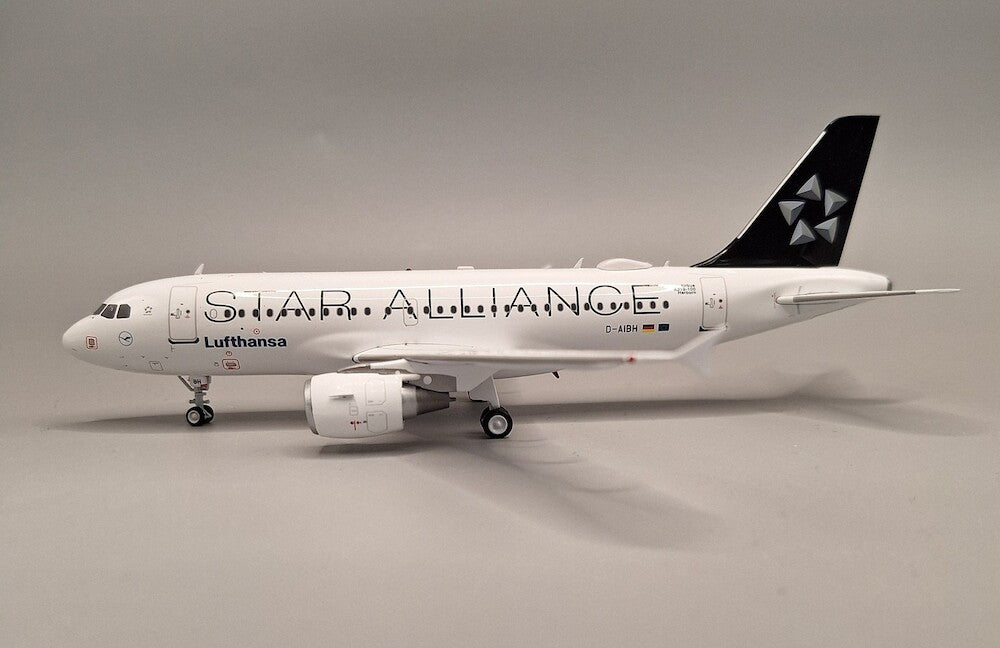 Pre - Order JFox JF - A319 - 018 1:200 A319 - 112 Lufthansa Star Alliance