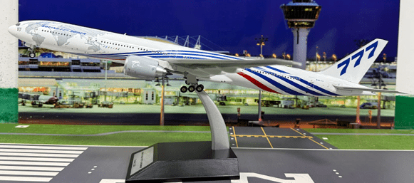 Pre - Order KJ Models KJ - B77W - 162 1:200 N5017V Boeing 777 - 300ER "World Tour" N5017V