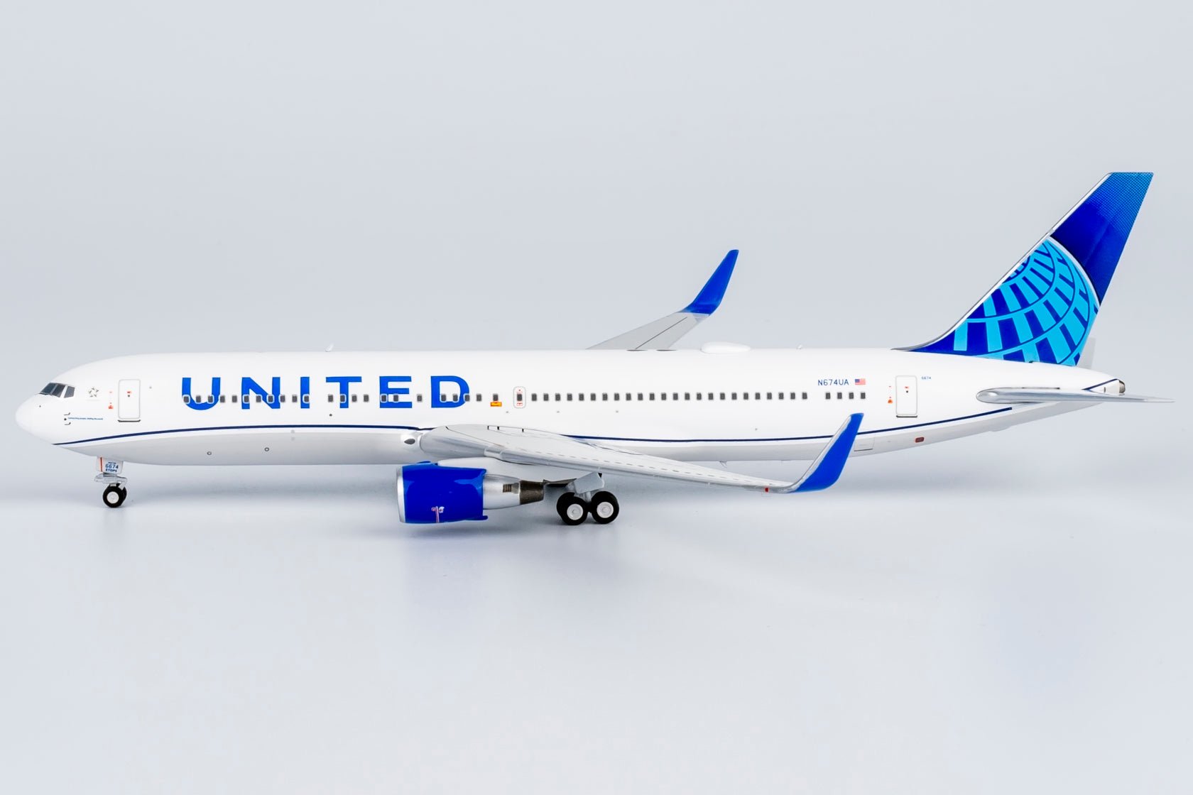 NG Models 17006 1:400 United Airlines 767-300ER/w N674UA – MTS