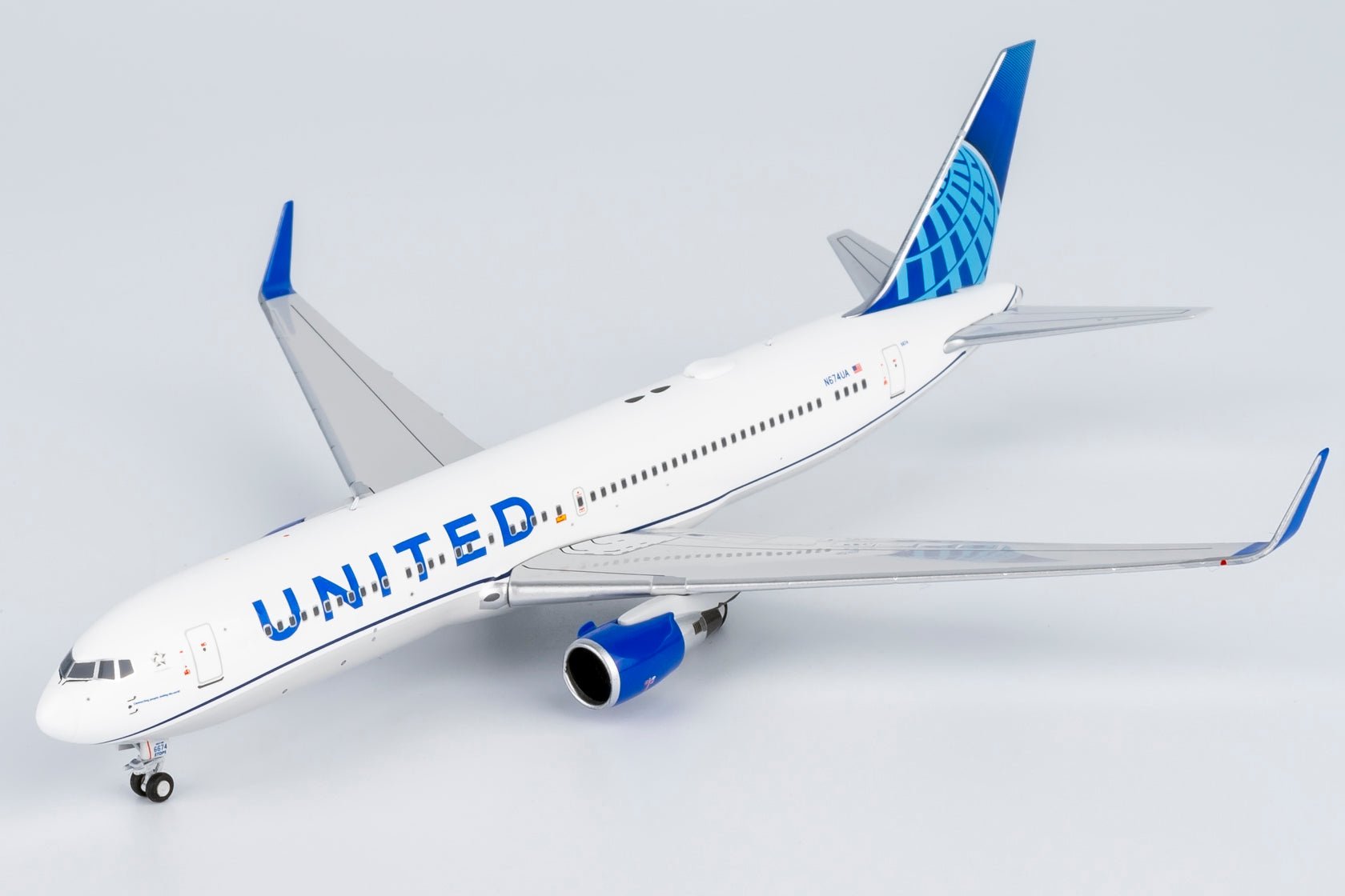 Pre-Order NG Models 17006 1:400 United Airlines 767-300ER/w N674UA (Blue Evolution c/s)