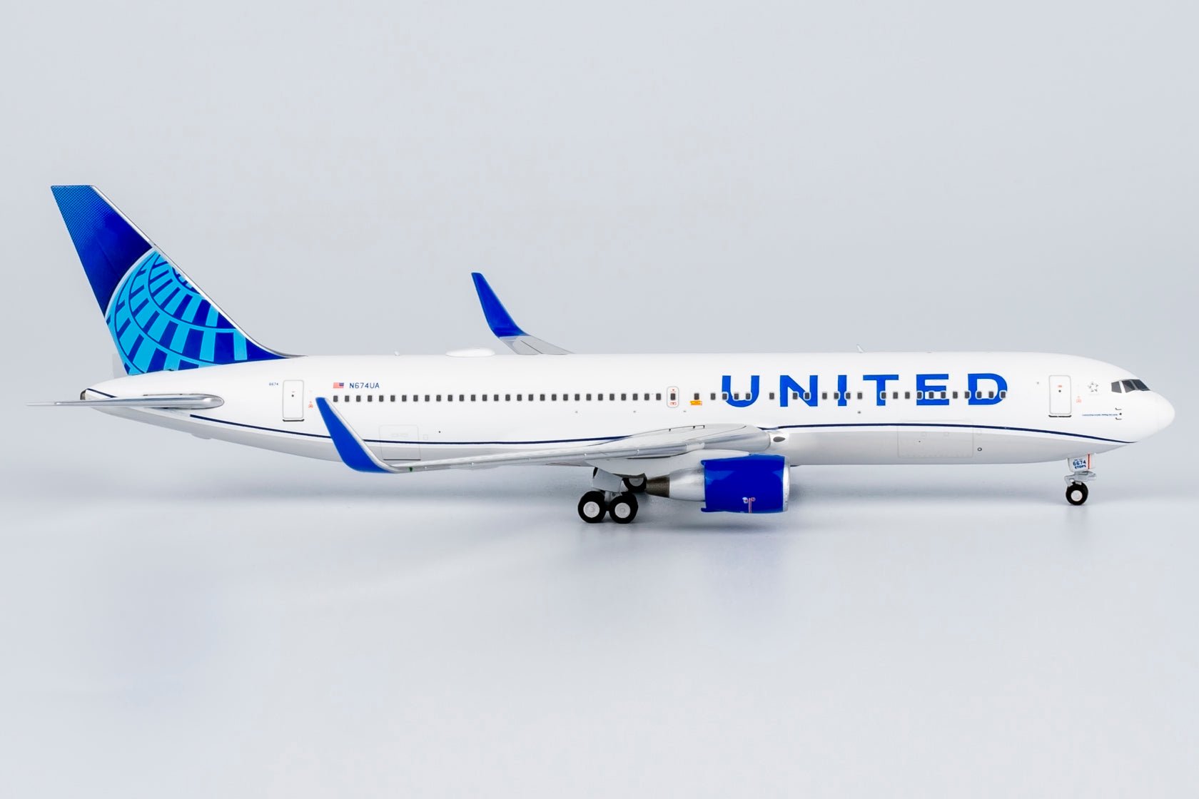 NG Models 17006 1:400 United Airlines 767-300ER/w N674UA – MTS