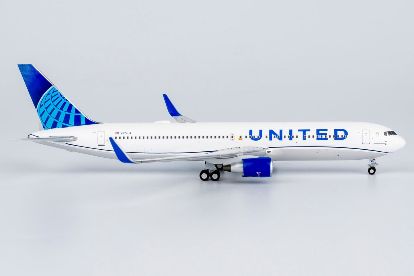 Pre-Order NG Models 17006 1:400 United Airlines 767-300ER/w N674UA (Blue Evolution c/s)