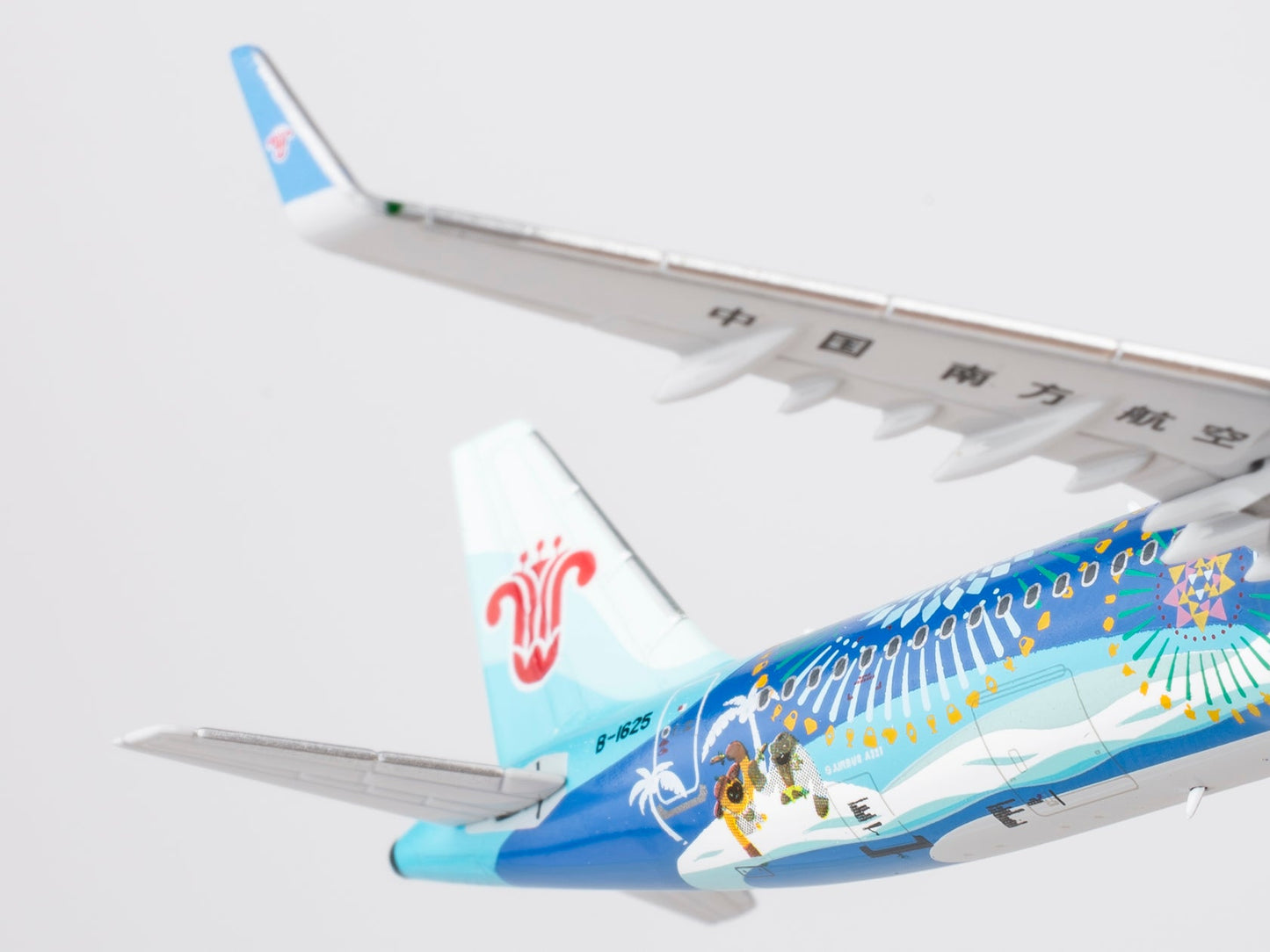 Pre-Order NG Models 24058 1:400 China Southern Airlines A321-200/w B-1625 (China International Consumer Products Expo)