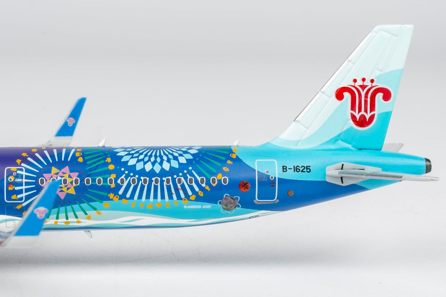 Pre-Order NG Models 24058 1:400 China Southern Airlines A321-200/w B-1625 (China International Consumer Products Expo)